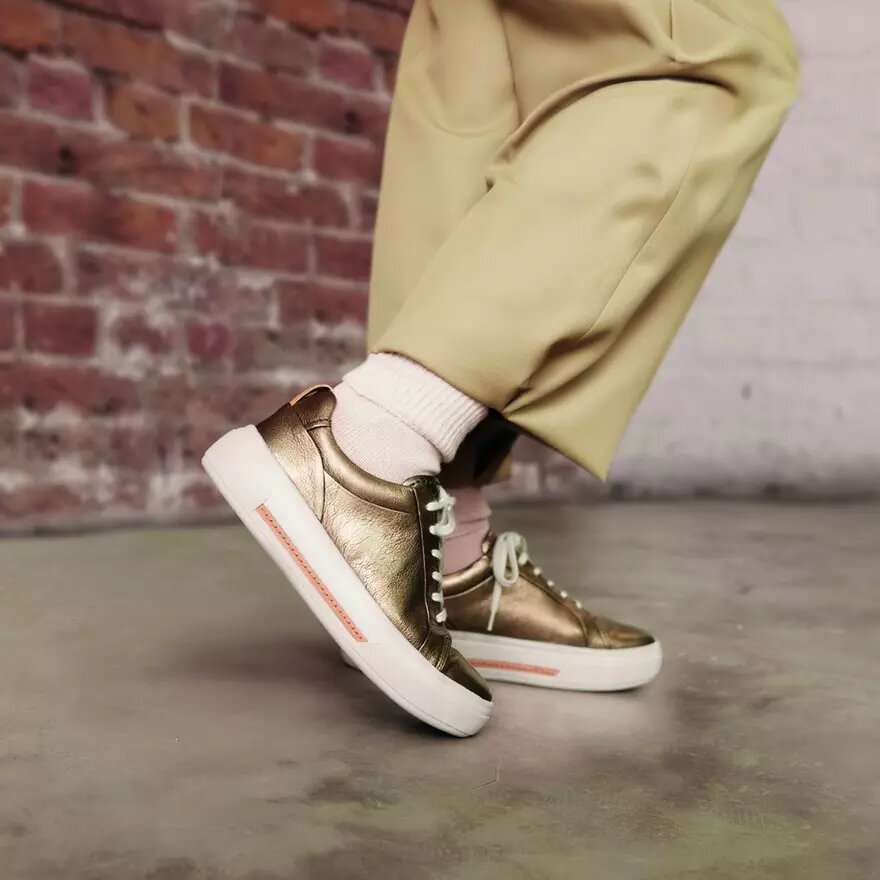 Womens Hollyhock Walk Metallic Sneakers Womens Hollyhock Walk Metallic Sneakers